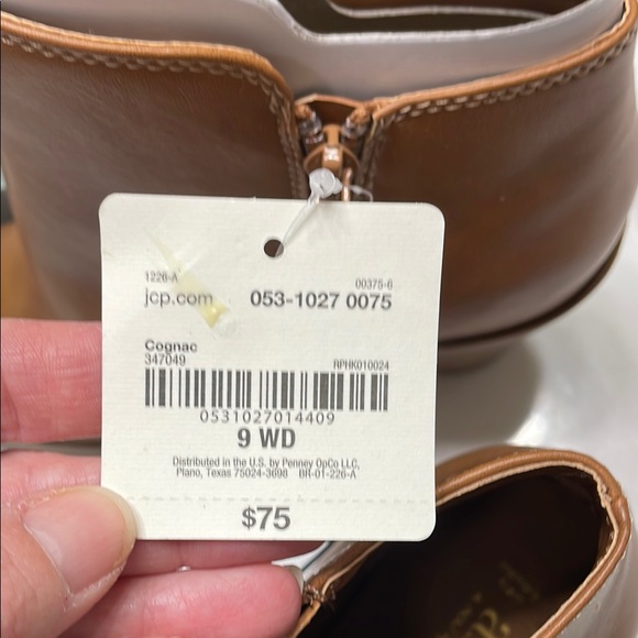 Elegant Tan Ankle Boots - Picture 2 of 5